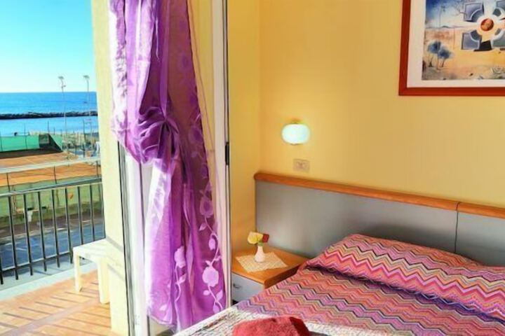 Room 10 of 42
