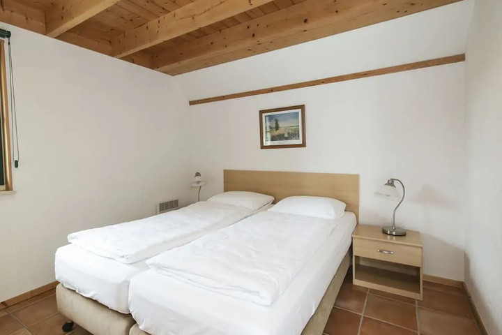 Room 5 of 17