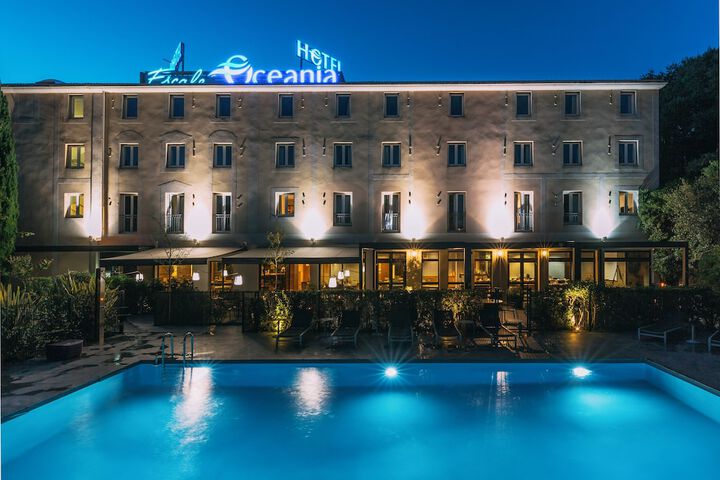 Pool Hotel