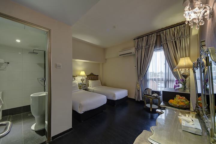 Room 21 of 33