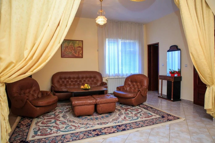 Room 2 of 17
