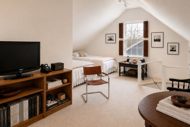 Room 17 of 44