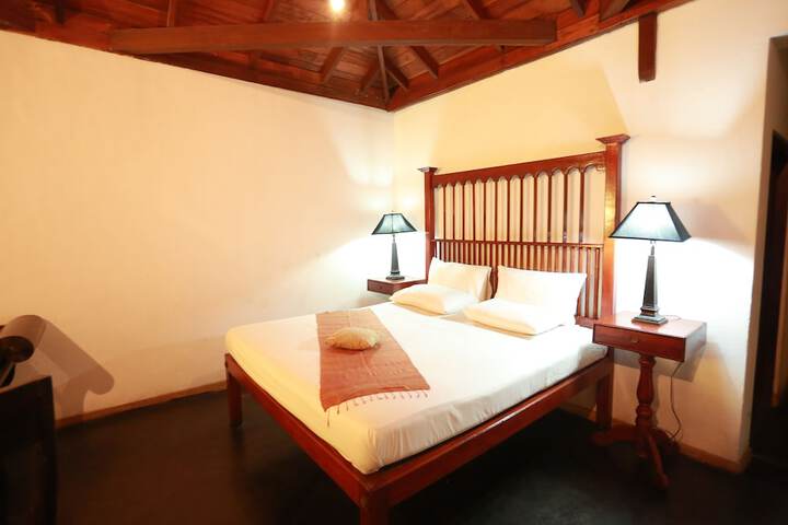 Room 12 of 33