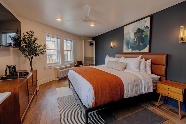 Room 10 of 34
