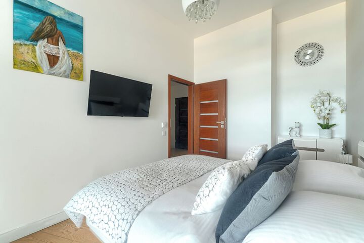 Room 65 of 272