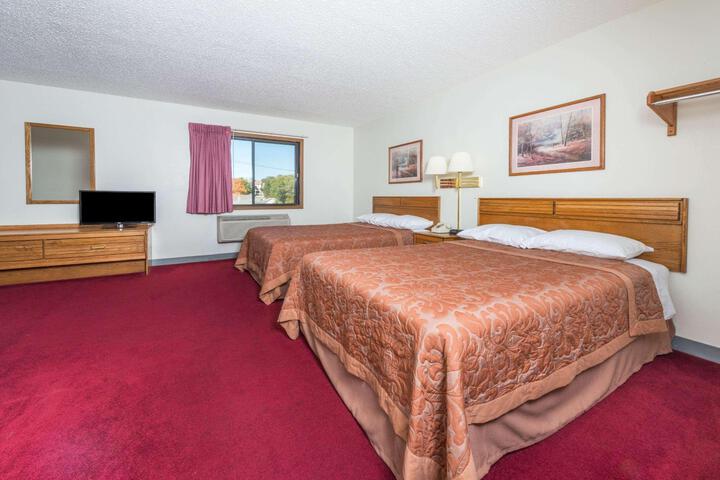 1 Queen Bed (4 of 9)