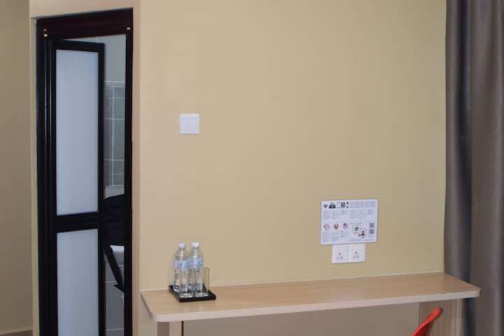 Room 17 of 65