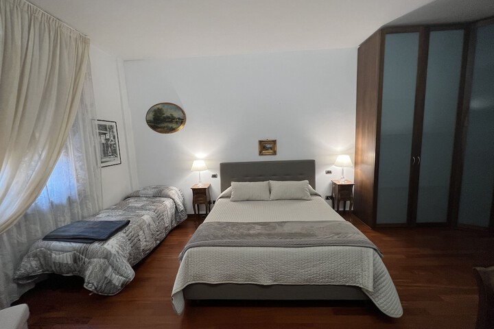 Room 2 of 34