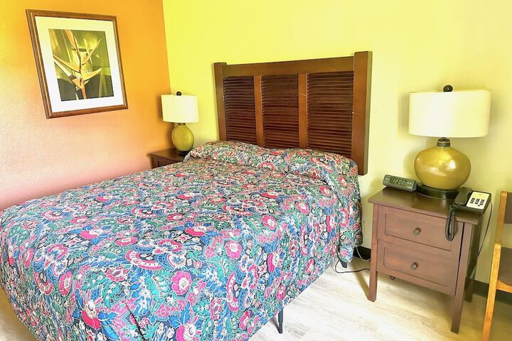 1 Queen Bed (11 of 11)