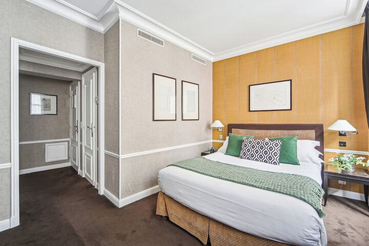 Room 17 of 30