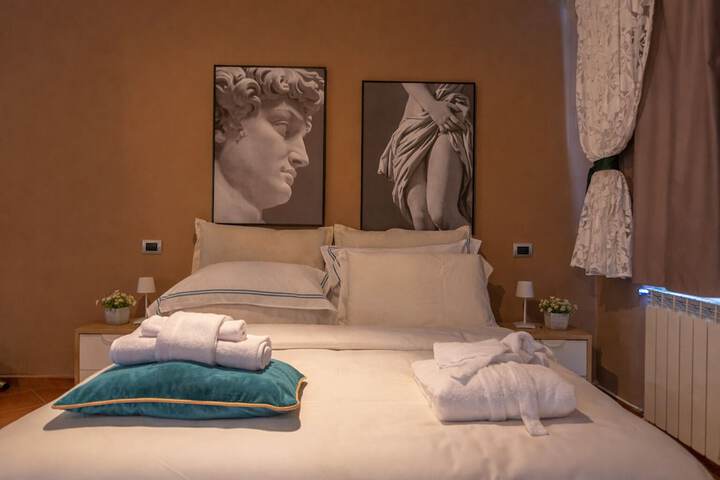 Room 2 of 93