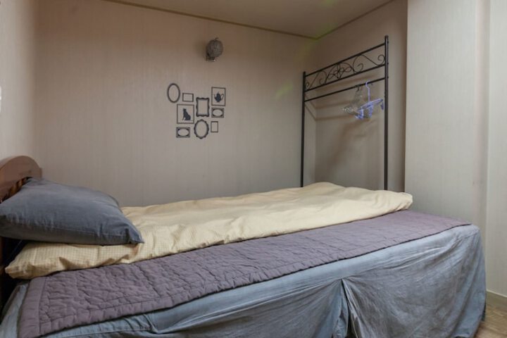 Room 25 of 43