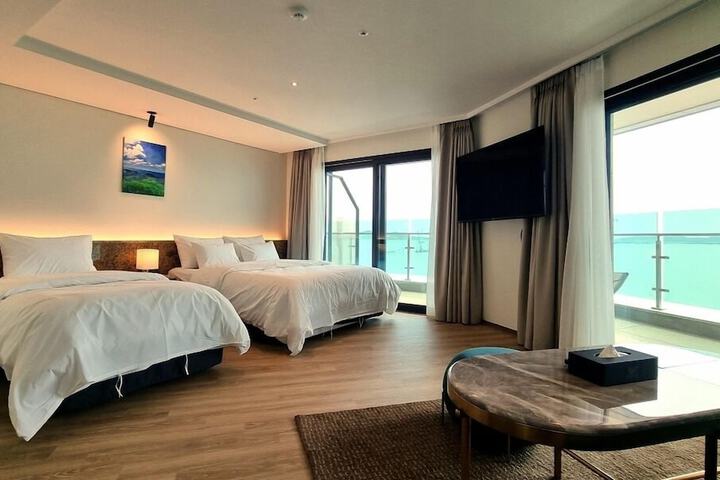 Room 12 of 40