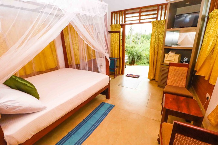 Room 5 of 18