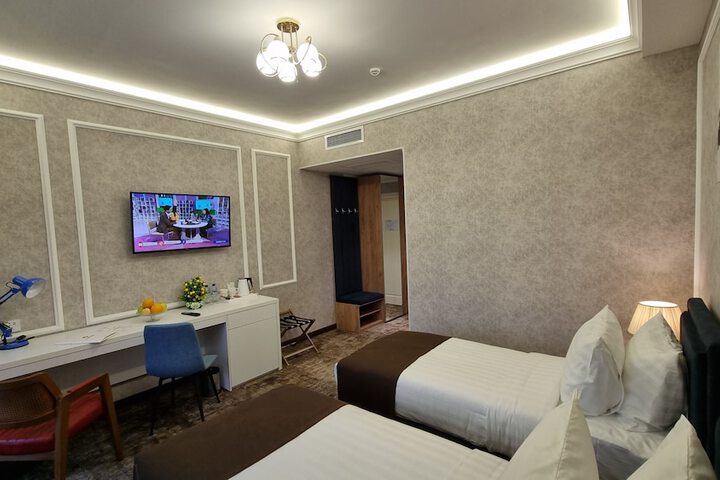 Room 15 of 93