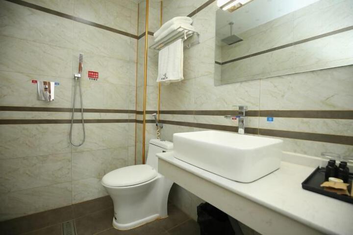 Room 52 of 142