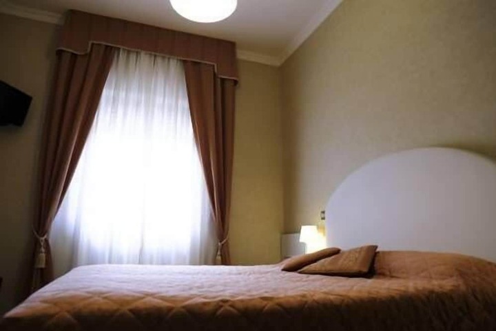 Room 4 of 22