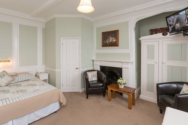 Room 12 of 37