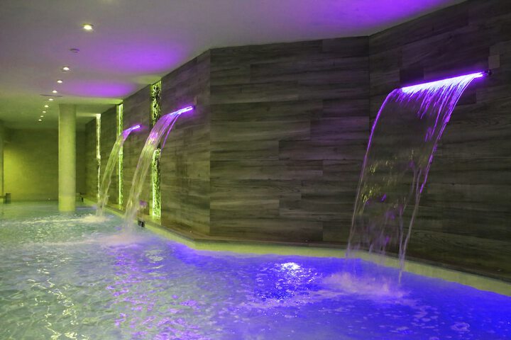 Pool 140 of 208