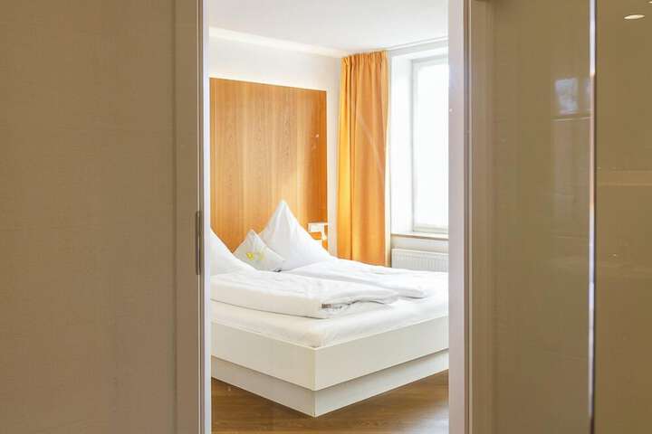 Room 7 of 32