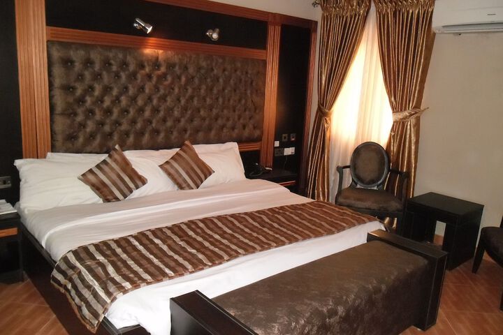 Room 8 of 27