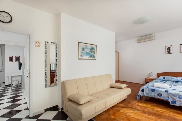 Room 75 of 180