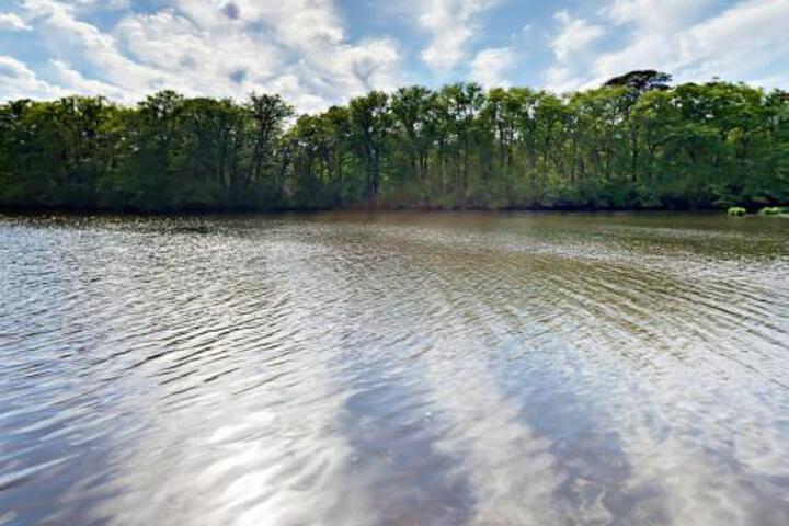 75 Red Brook Rd Home in East Falmouth, MA