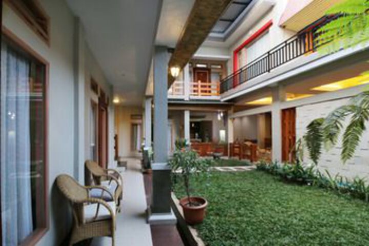 Hotel Exterior 4 of 30