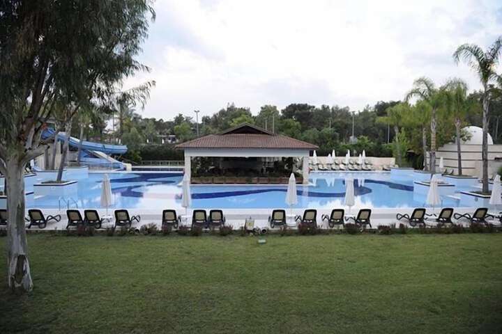 Hotel with Pool