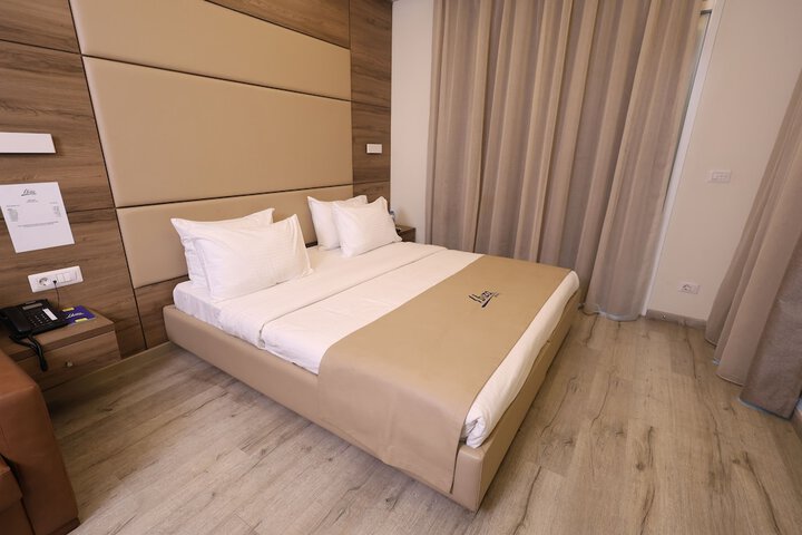 Room 32 of 105