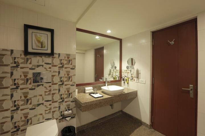 Room 25 of 66