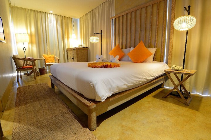 Room 3 of 83