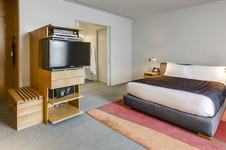 Room 17 of 118