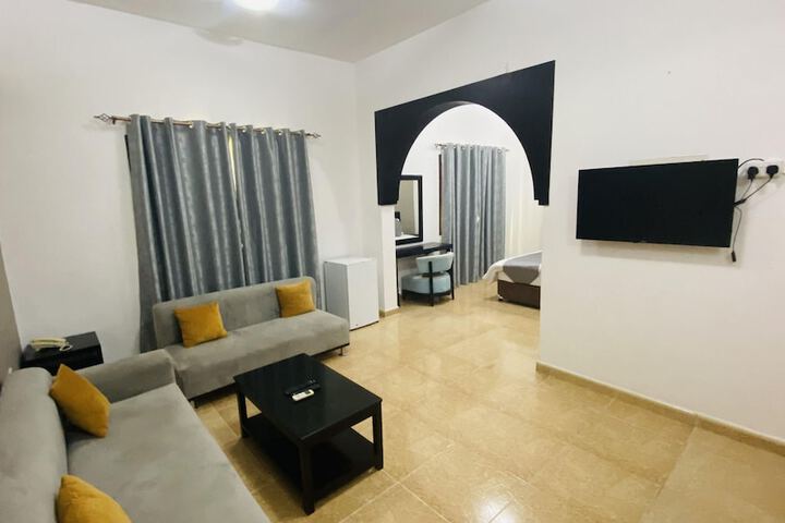 Room 6 of 8