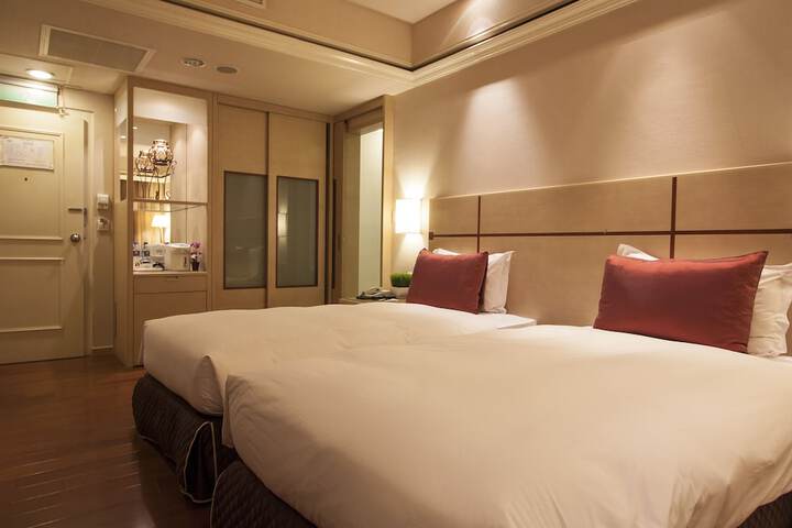 Room 17 of 30