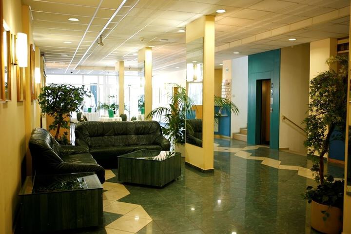 Entrance & Lobby