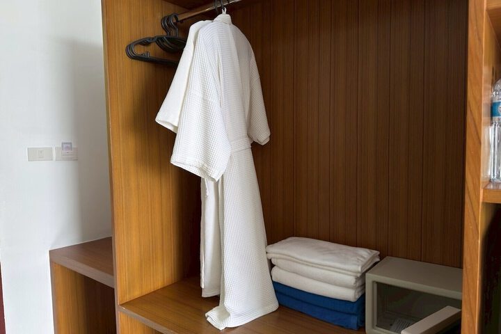 Room 28 of 202