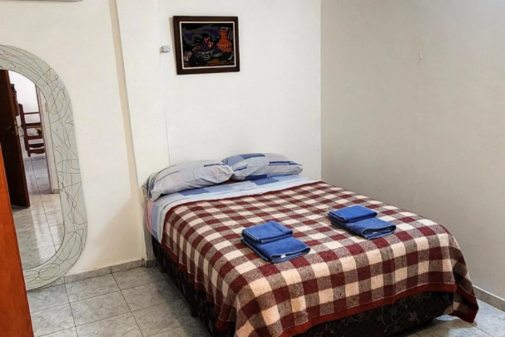 Room 4 of 12
