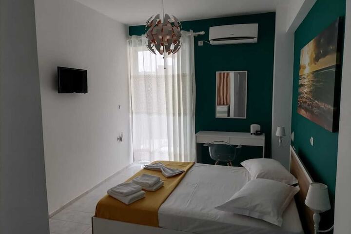 Room 3 of 72
