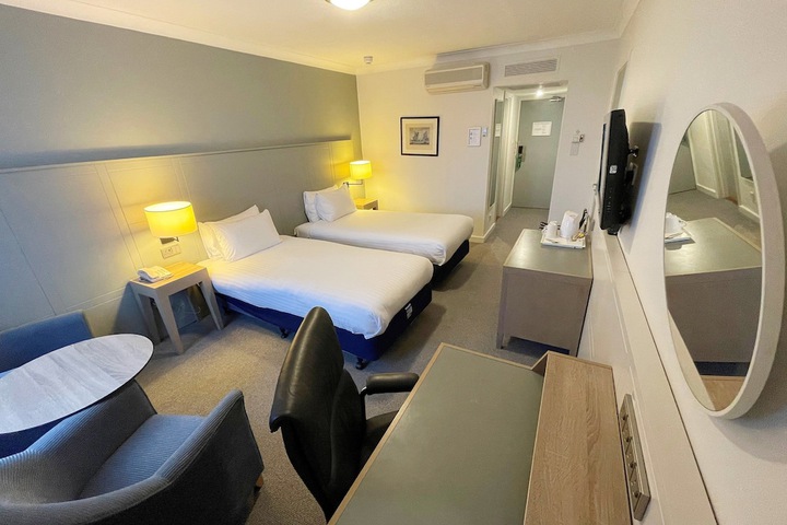 Room 3 of 68