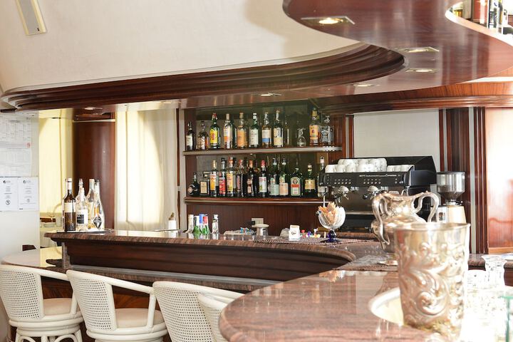 Lounge 94 of 115