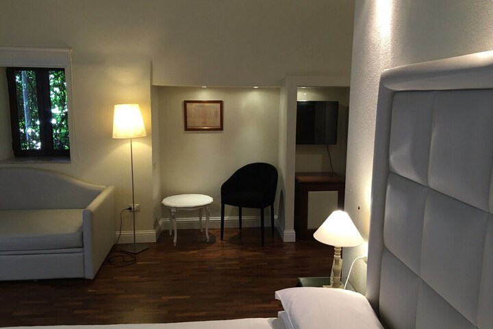 Room 28 of 65