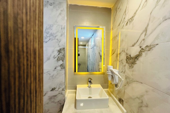 Room 15 of 27