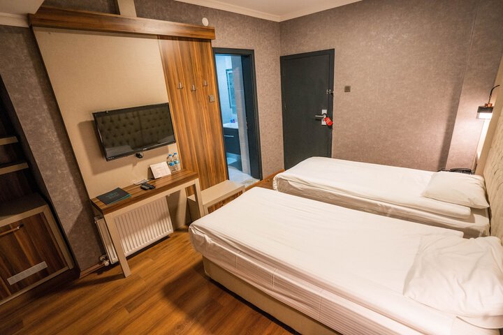 Room 10 of 34