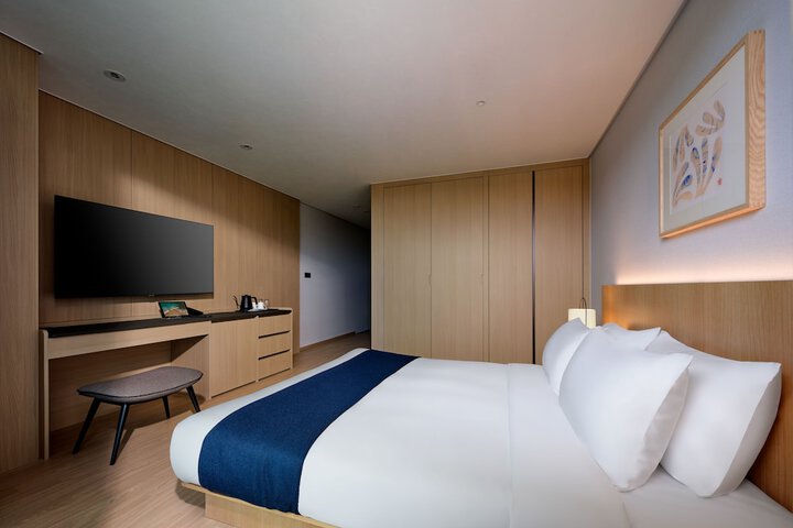 Room 12 of 49