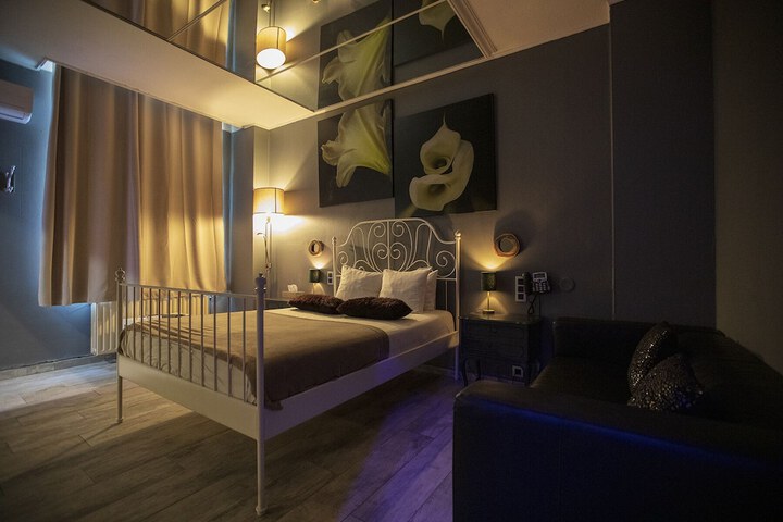 Room 4 of 6