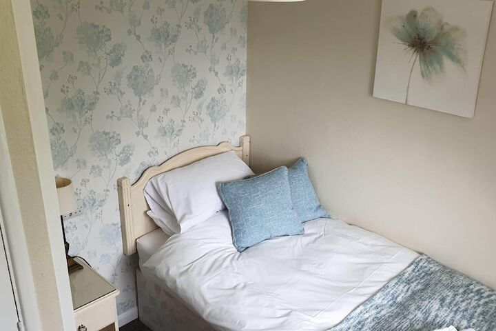 Room 6 of 28