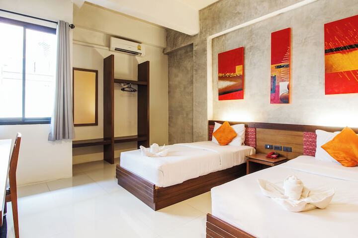 Room 19 of 34