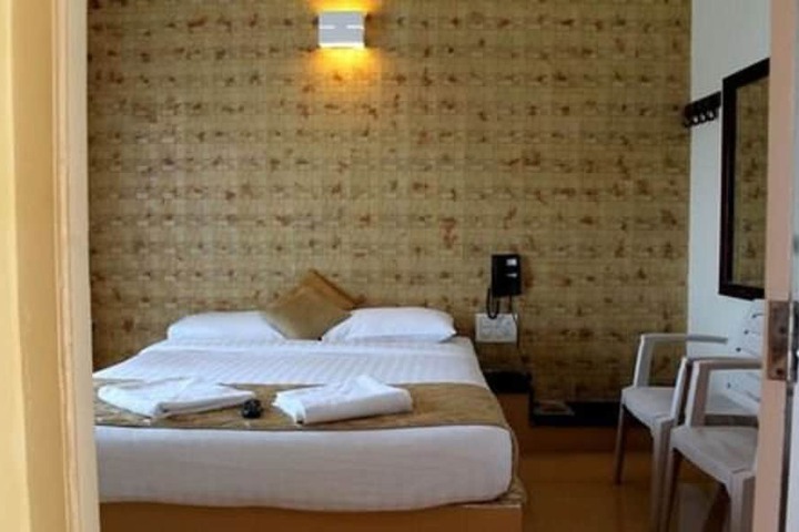 Room 16 of 33