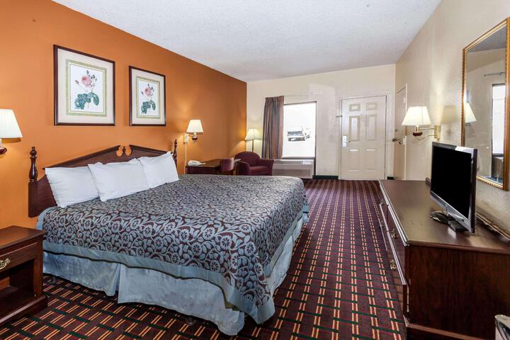 1 King Bed Accessible (13 of 13)